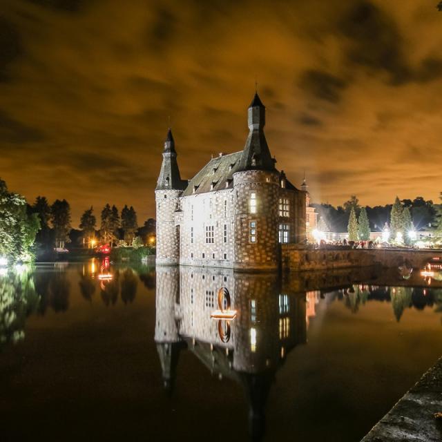 Château de Jehay lors d'un événement en soirée