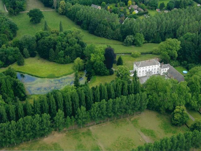 chateau-de-selys-longchamps.jpg