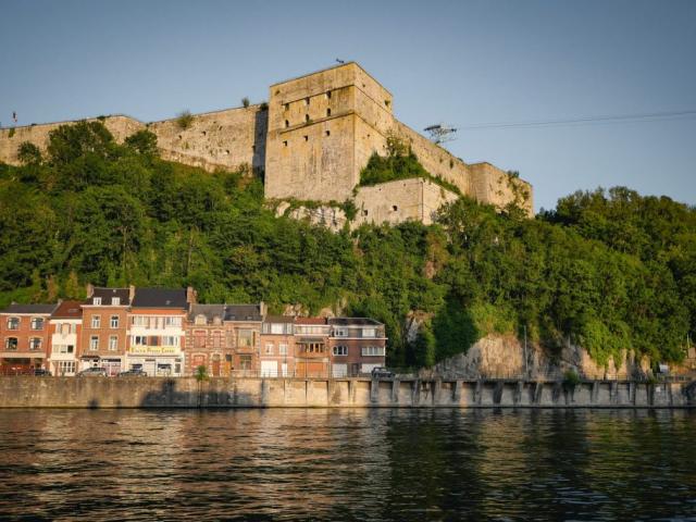 Terres-de-Meuse-La-Vallee-de-la-Meuse-Huy-reportage-video-Trekking-et-Voyage-70-1024x683-1.jpg