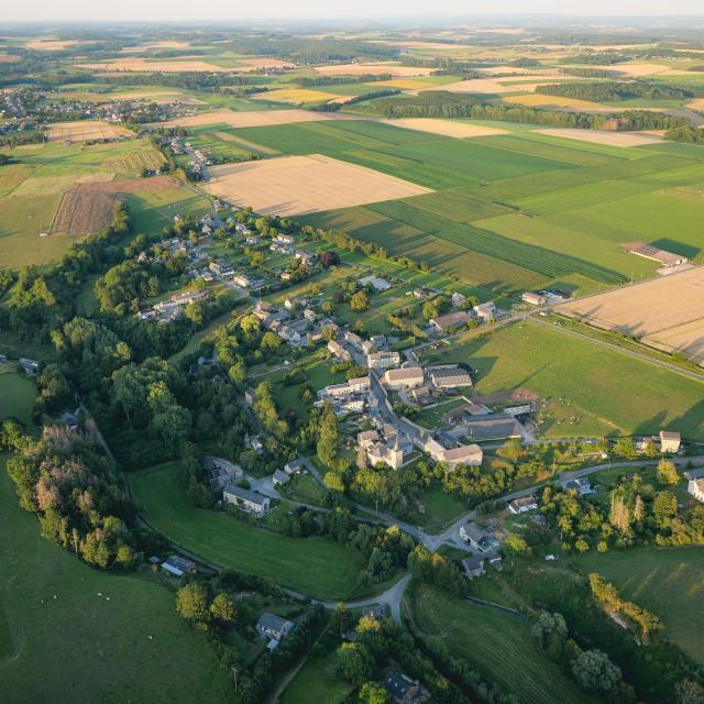 Copie-de-Vol-en-Montgolfiere-Terres-de-Meuse-Trekking-et-Voyage-53-1.jpg