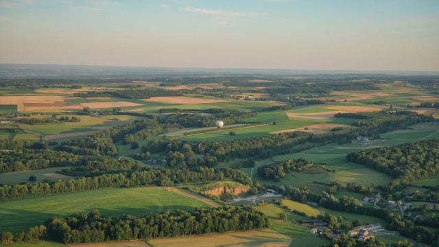 Vol-en-Montgolfiere-Terres-de-Meuse-Trekking-et-Voyage.jpg